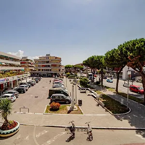 Meravigliosa Con Finiture Di Lusso Appena Ristrutturata Marina Di Carrara